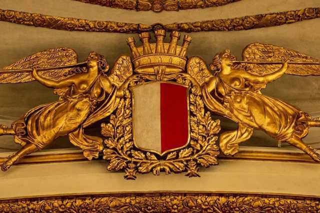 Bari e il suo stemma bianco-rosso. L'origine? Nel IX secolo, con la dominazione saracena